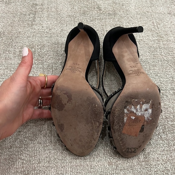 VALENTINO BLACK SATIN & MESH CRYSTAL EMBELLISHED PEEP TOE
PUMPS Size 36.5 - Picture 10 of 11